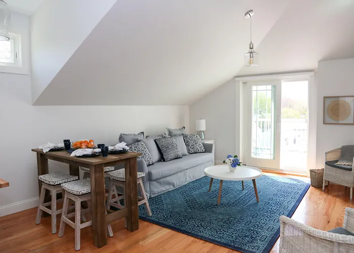 The Sea Breeze Inn